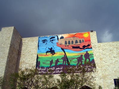 Hamas fejrer sejren på universitetet med banner
